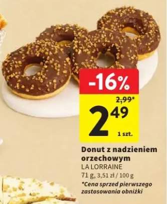Donut z nadzieniem orzechowym